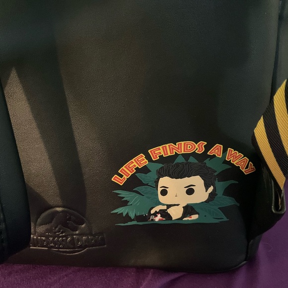 Jurassic Park Loungefly Backpack & Wallet Set - Picture 7 of 14